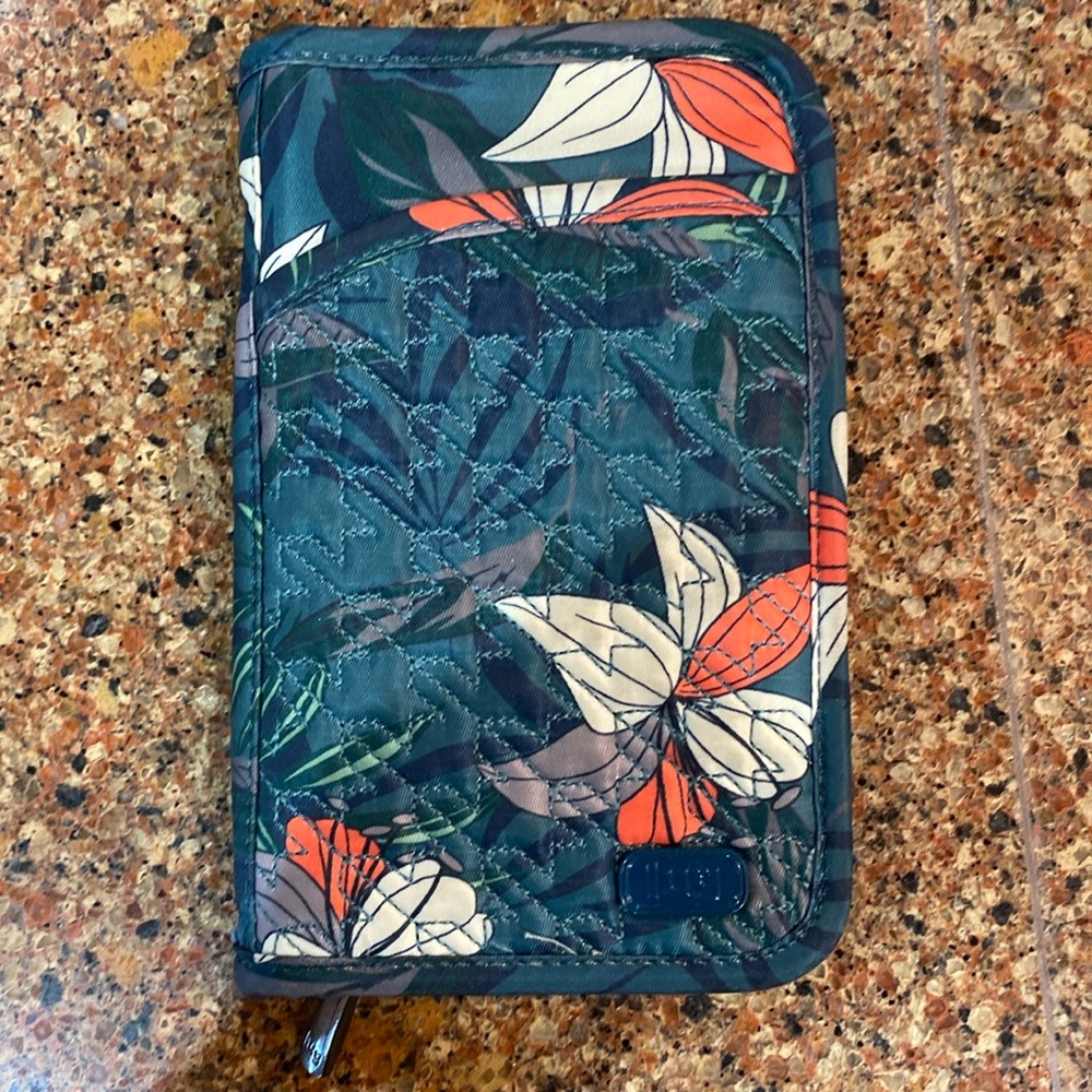 *****PRICE DROP****  EUC LUG WALLET